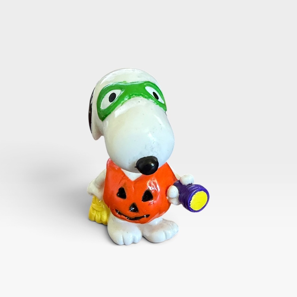 Vintage 9/4/26  Snoopy Halloween Pumpkin Mask Flashlight Trick Treat PVC Whitman